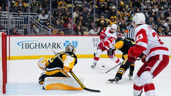 DeSmith 'locked in,' bounces back in shootout loss to Red Wings taken at PPG Paints Arena (Penguins)